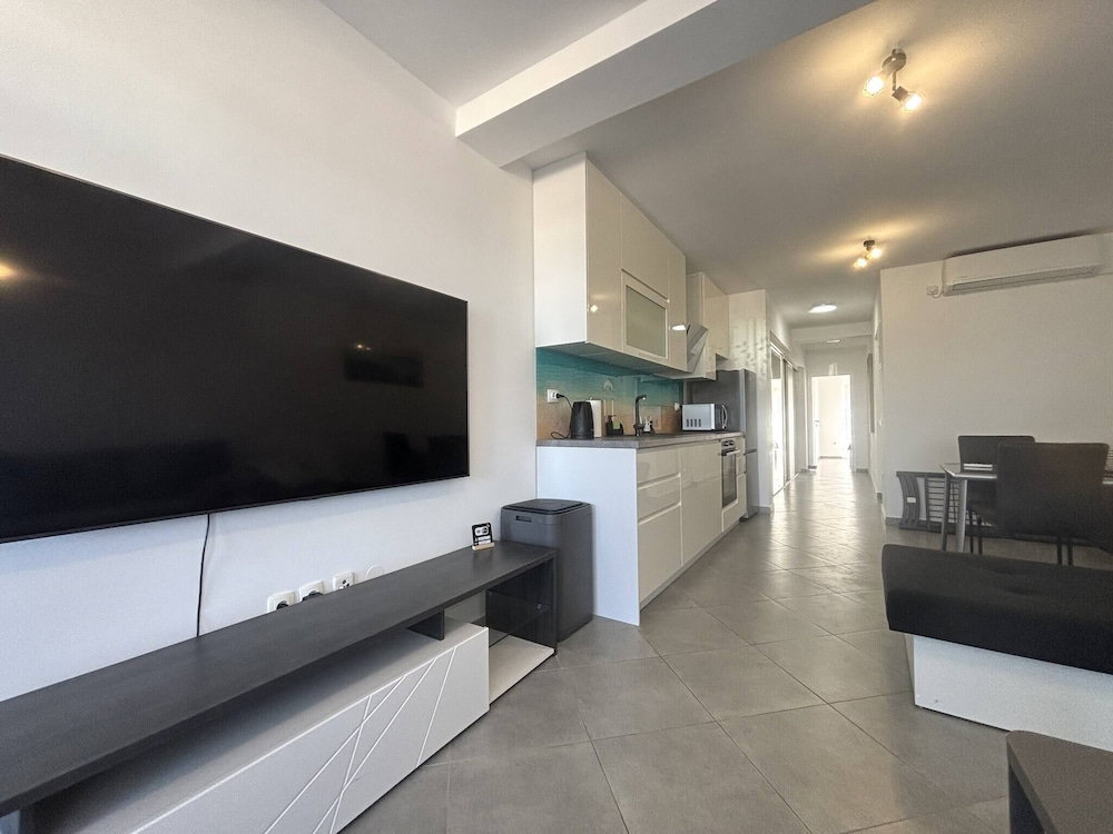 Hotel Perla Blu - Modern Seaside Escape
