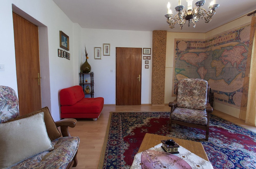 Hotel Spacious Apartment With Terrace, Near The Beach
