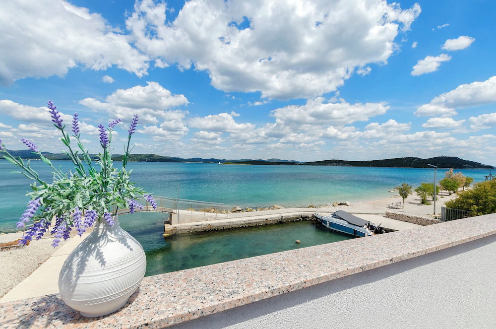 Hotel Apartment Denko By The Sea