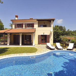 Hotel Holiday Home Medulin Near Beach & Pool cazare Medulin