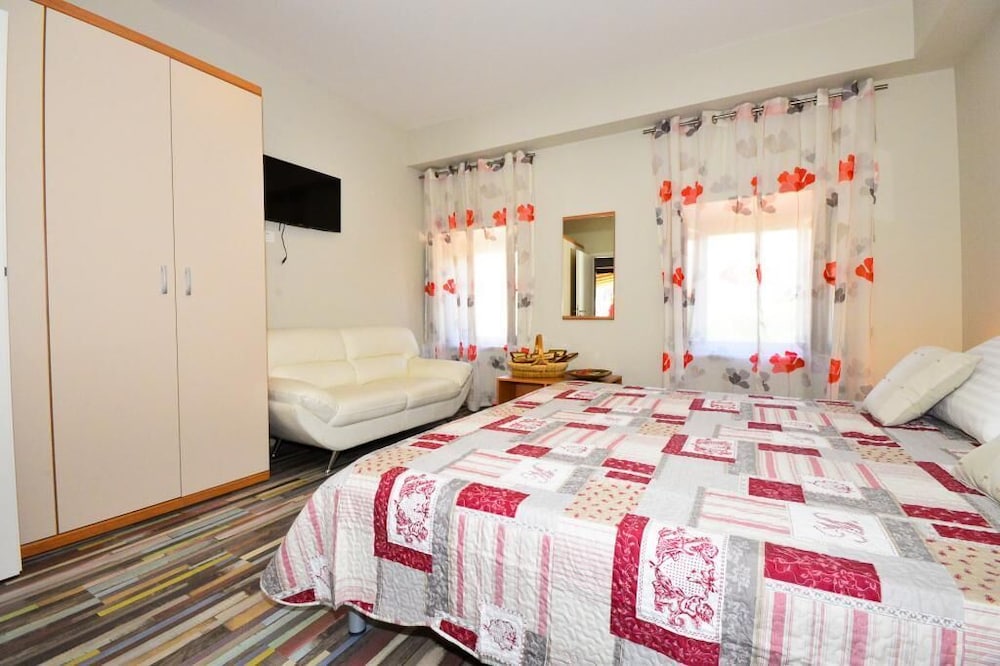 Hotel Holiday Home Belmondo