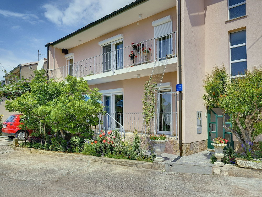 Hotel Apartment In Medulin Near Sandy Beaches