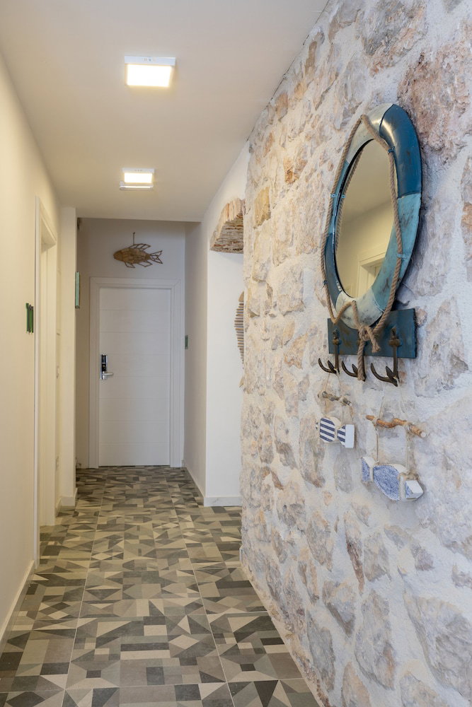 Apartments And Rooms Naida