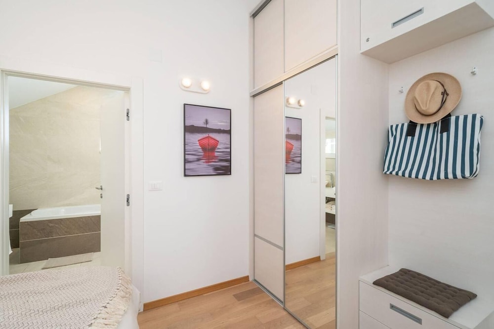 Apartment Marlo In Dubrovnik With Sea View