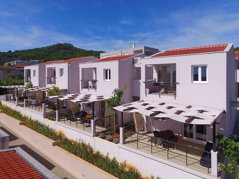 Hotel Apartment On Ugljan With Pool & Sandy Beach