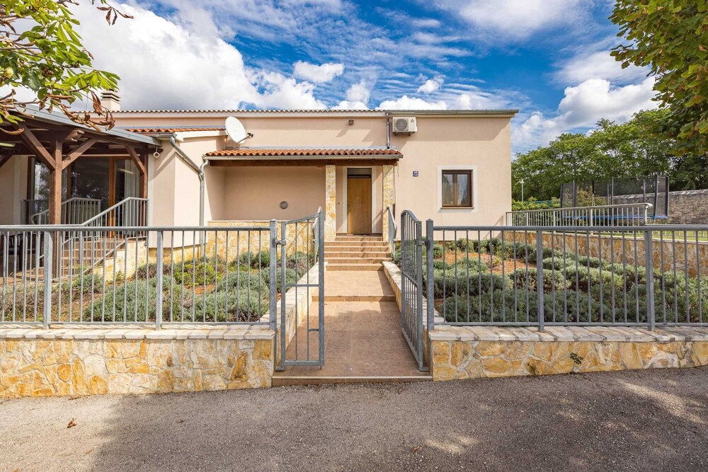 Hotel Villa With Pool In Stancia San Antonio