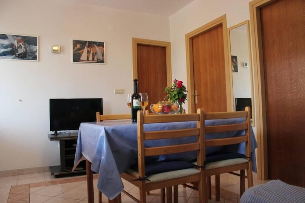 Hotel Sea View Apartment Orhideja, Sleeps 4