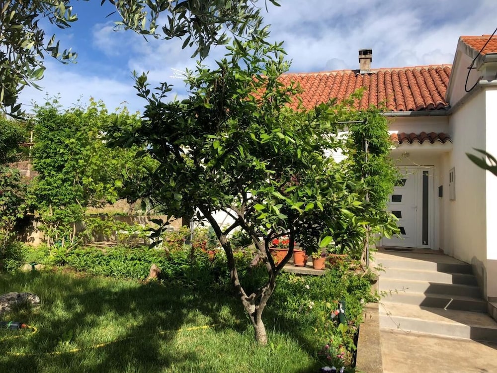 Hotel Schöne Ferienwohnung Mit Terrasse, Roses