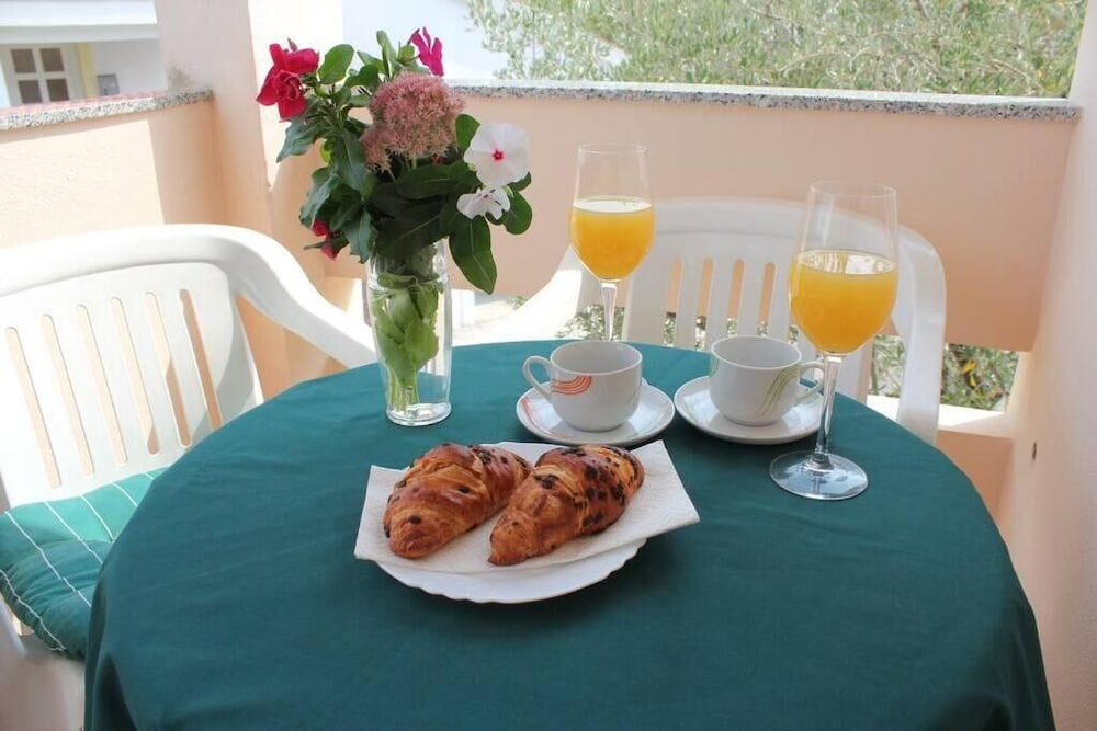 Hotel Sea View Apartment Ruza, Sleeps 4