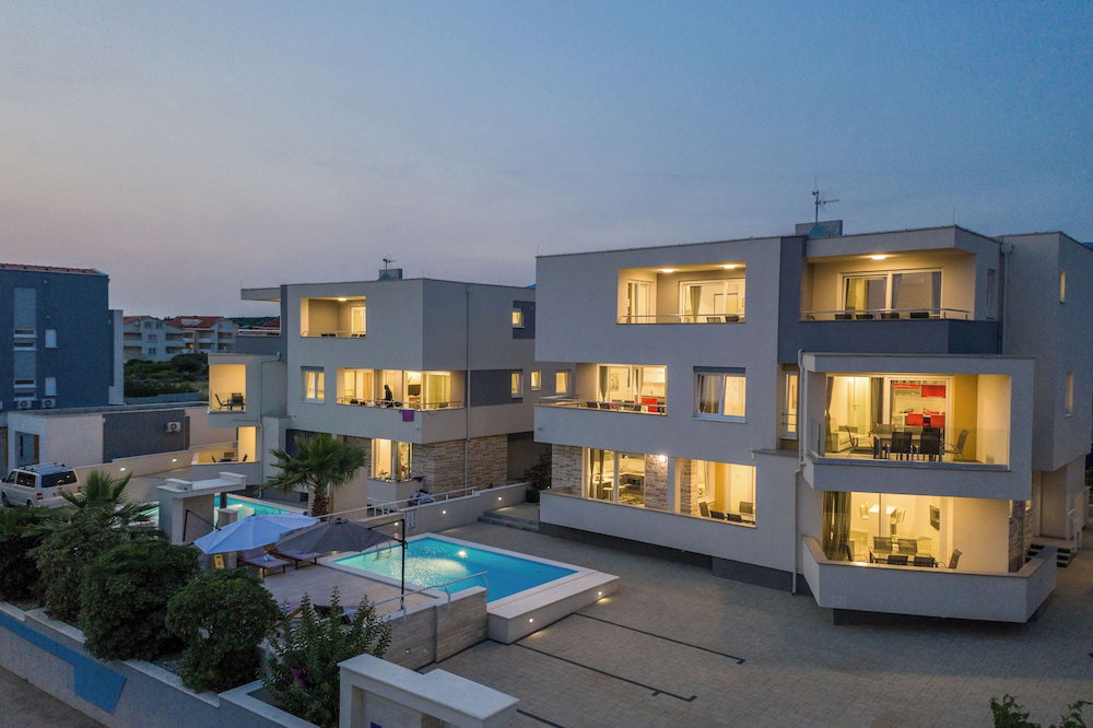 Hotel Apartments & Rooms Danivan Pool Villas