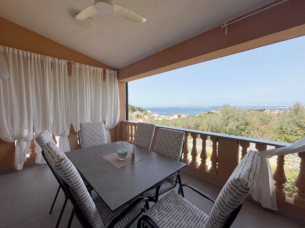 Hotel Two-Bedroom Apartment With Sea View Artmare