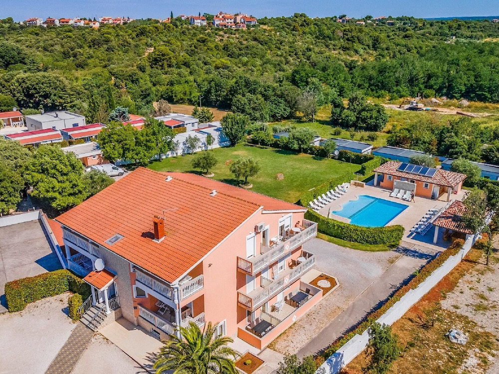 Hotel Banjole Family Fun Retreat