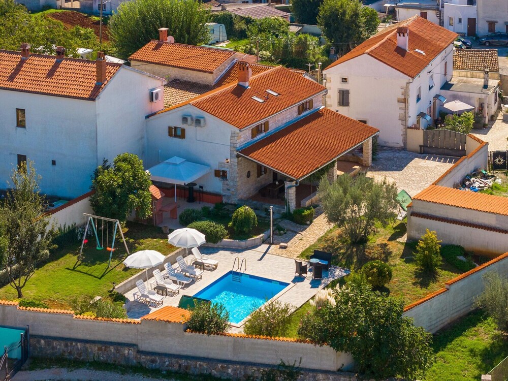 Hotel Holiday Home In Segotici With Private Pool