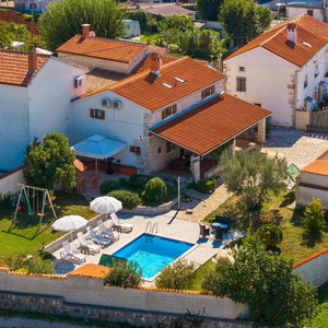 Hotel Holiday Home In Segotici With Private Pool cazare Marcana