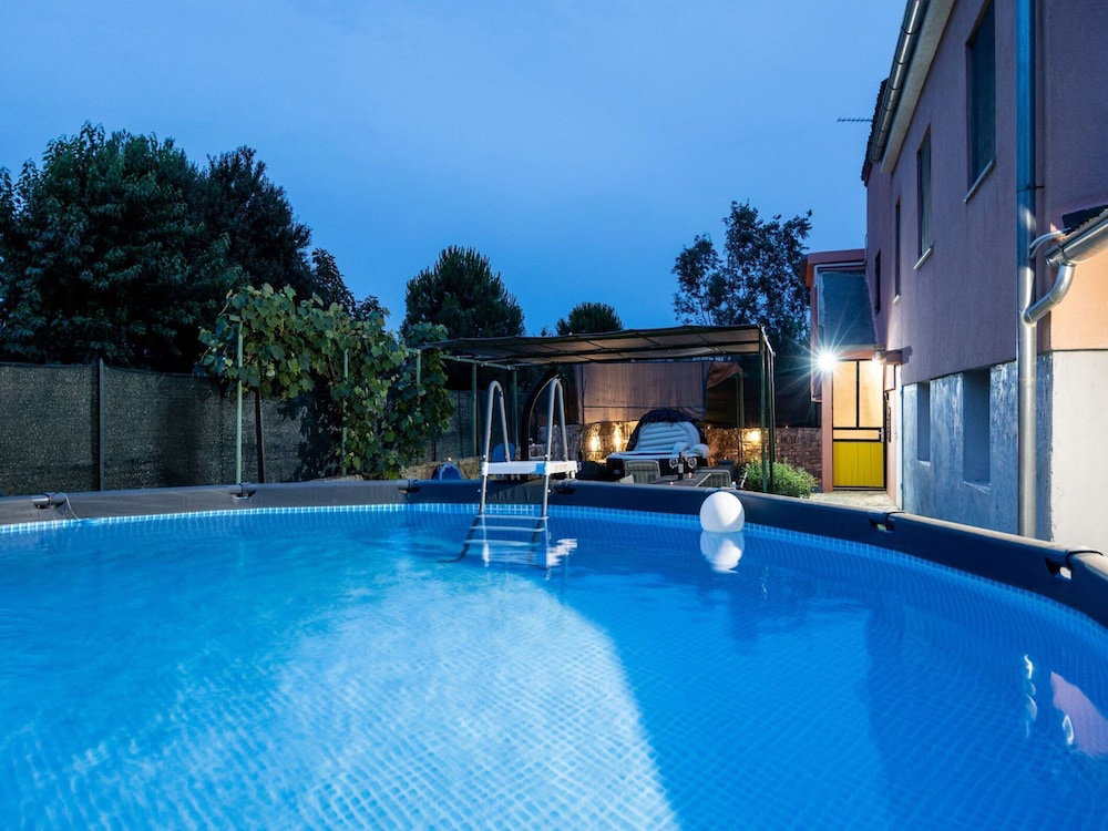 Hotel Apartment In Vodnjan With Pool & Jacuzzi