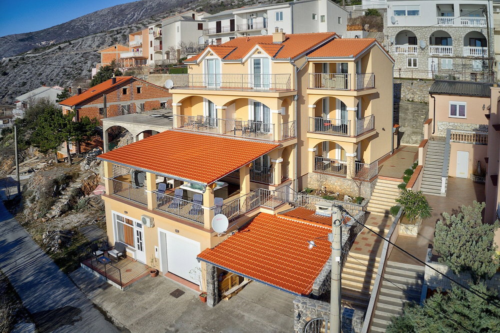 Hotel Seabreeze Apartments With Jacuzzi
