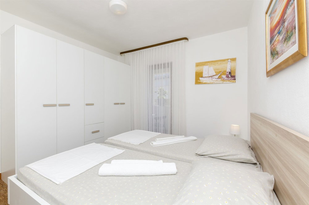 Hotel Apartments Denis