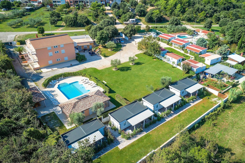 Hotel Apartments With Shared Pool Rocco 1