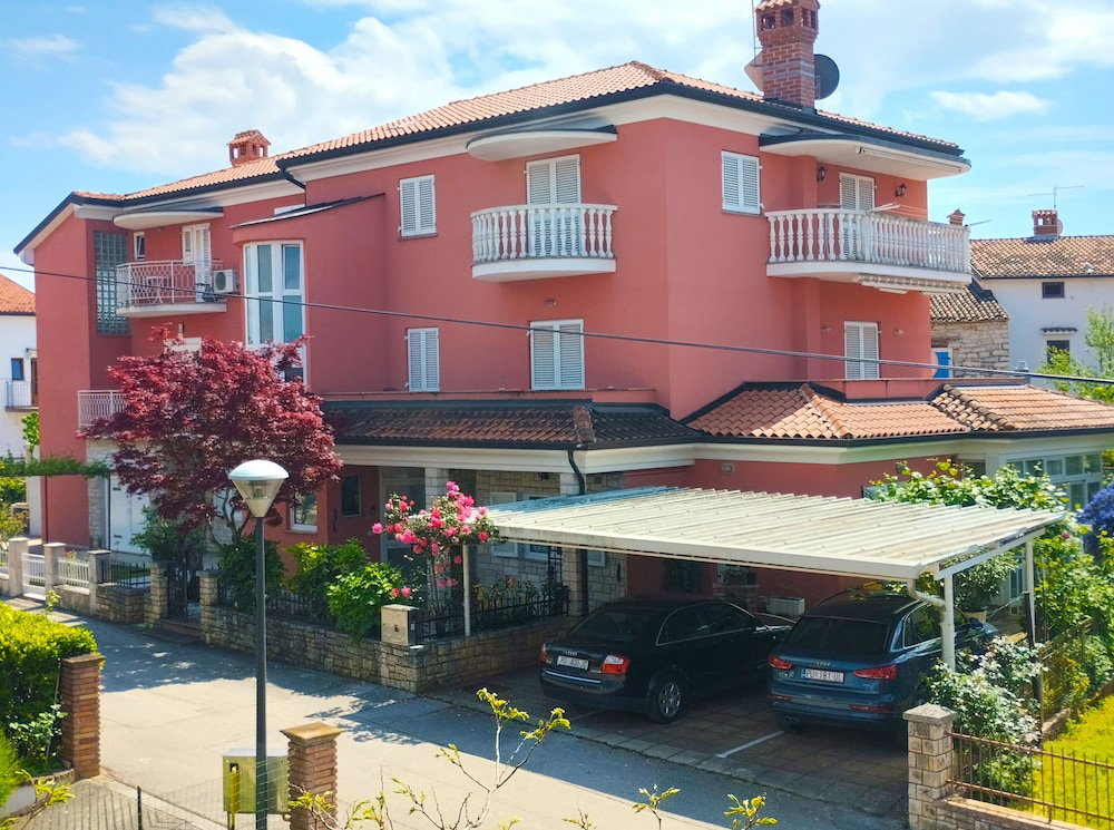 Hotel Apartment 356