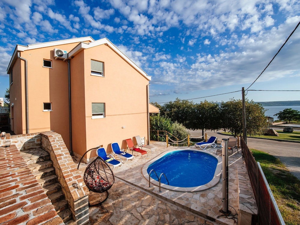 Hotel Holiday Home In Jasenice With Garden