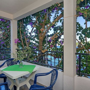 Hotel Apartment And Rooms Nikola cazare Jelsa