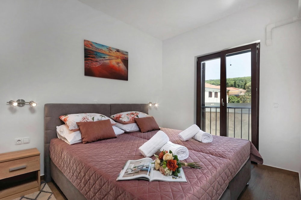 Hotel Seafront Apartment Nana