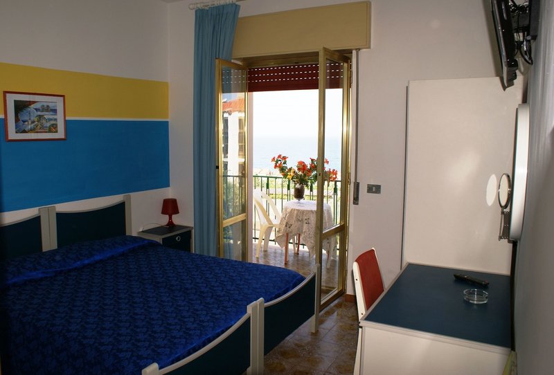 Cristina Hotel
