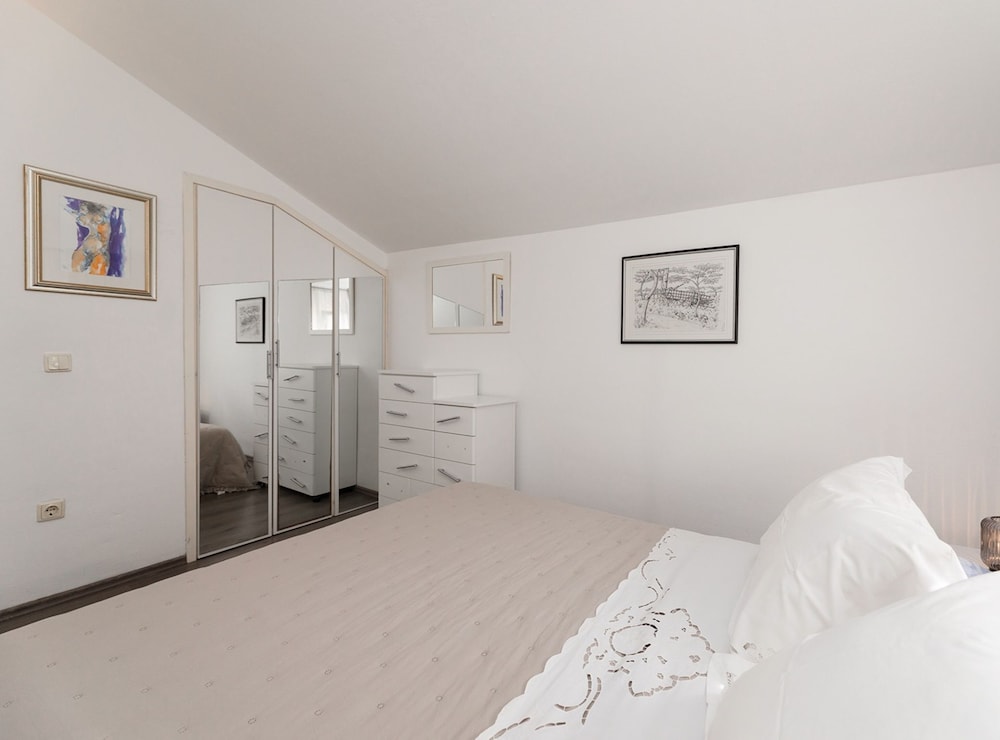 Hotel Apartments Roda -