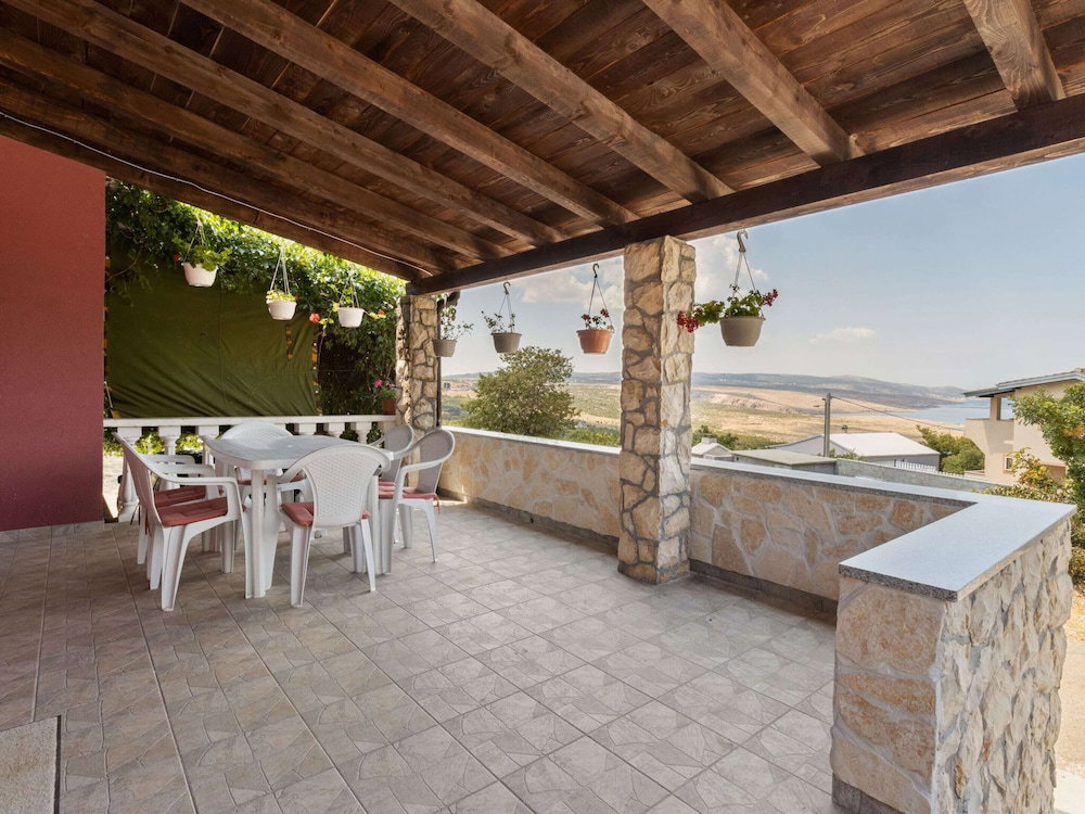 Hotel Simplistic Holiday Home In Jasenice Rovanjska Near Sea