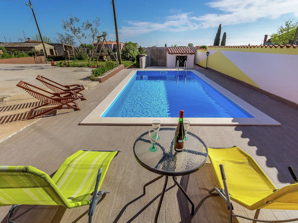 Hotel Detached House With Swimming Pool Near The Sea