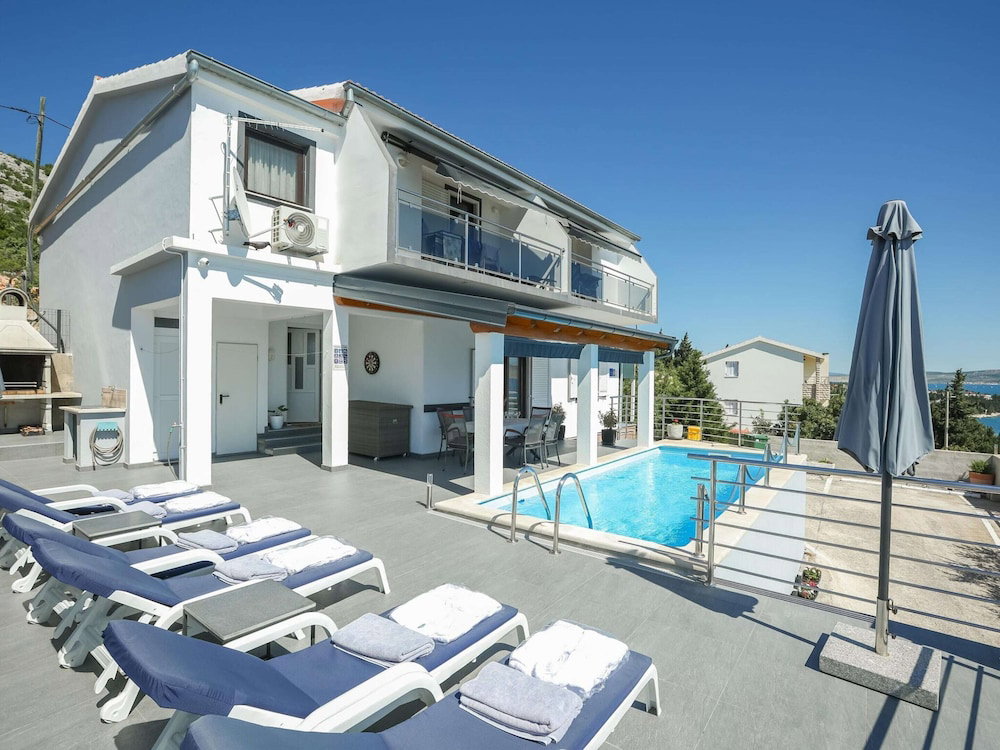 Hotel Peace & Sun Await In Dalmatia