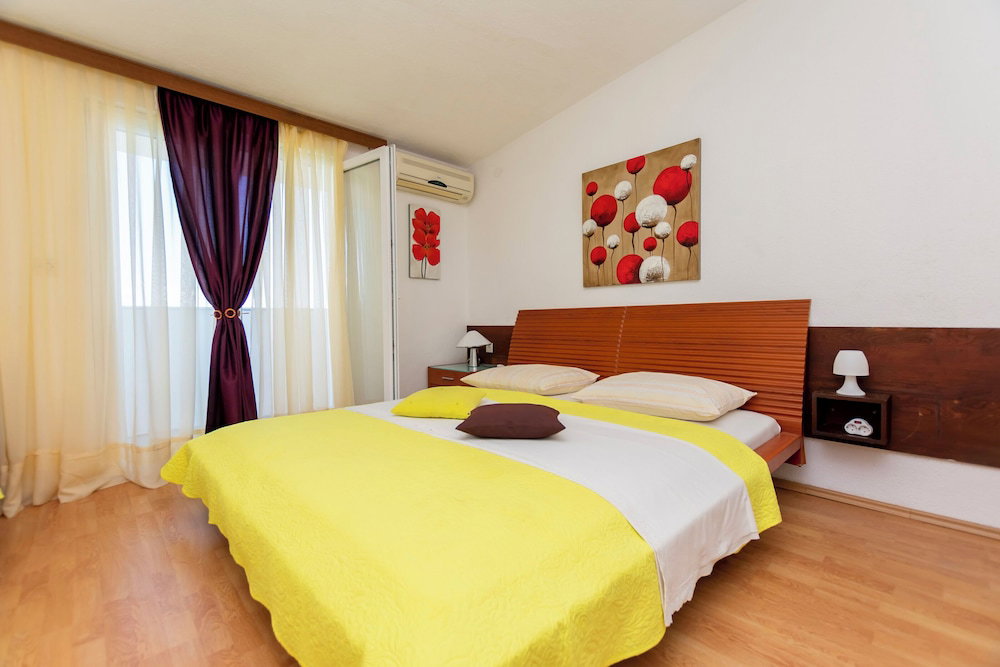 Hotel Apartments Luka
