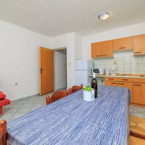 Hotel Apartments Milorad M cazare Lopar