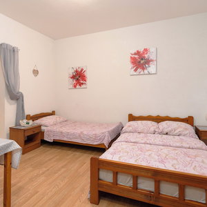 Hotel Apartments Ivana cazare Nin