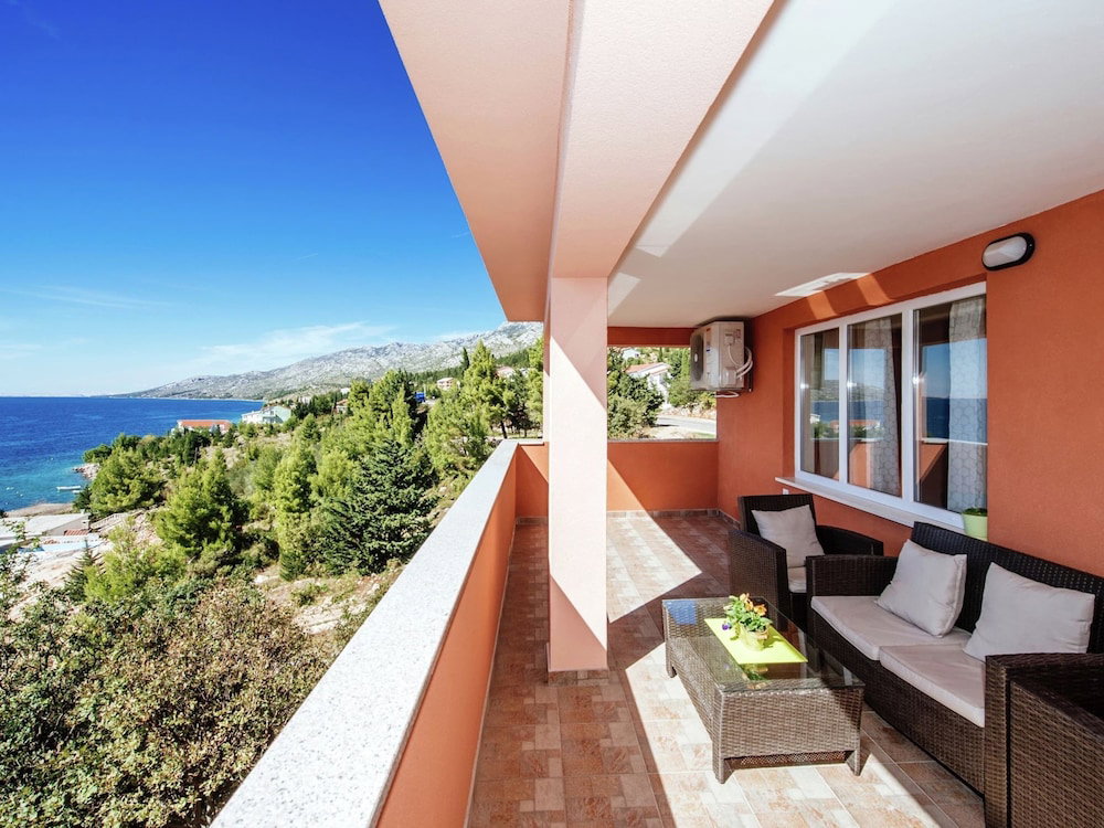 Hotel Modern Apartment In Starigrad Paklenica