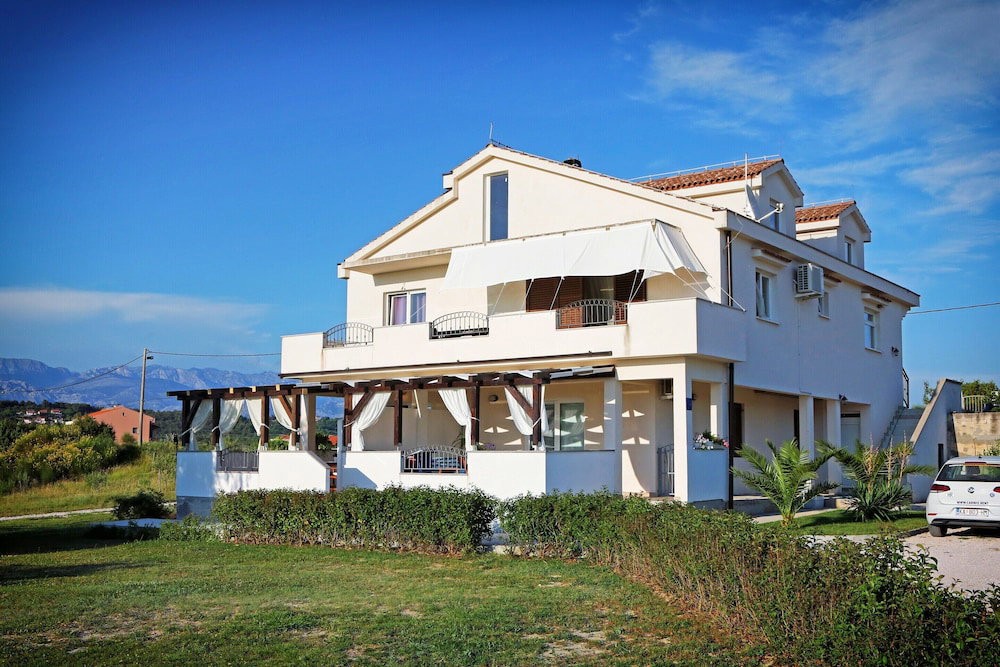 Hotel Apartment In Ljubac Near The Sea