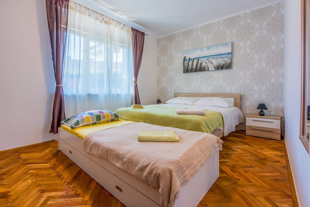Hotel Apartment Leo Nona