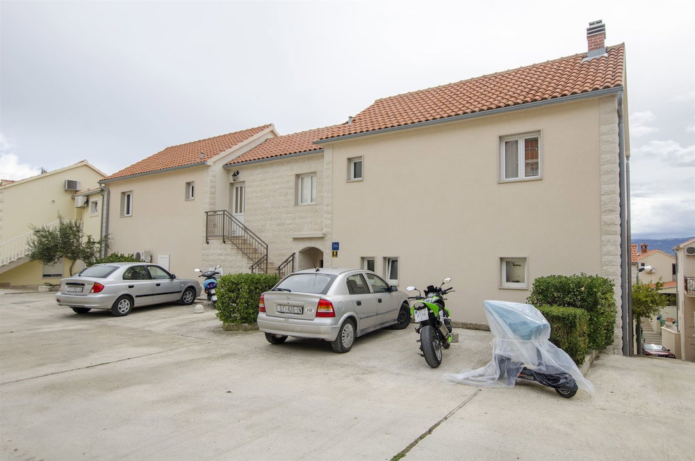 Hotel Apartments Karlo