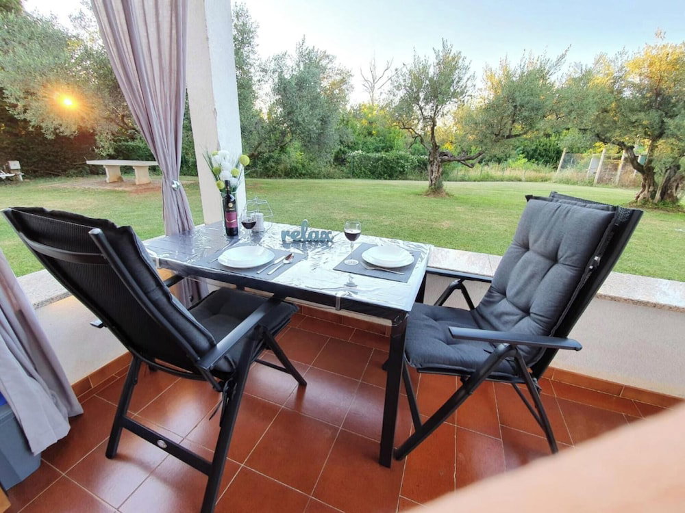 Hotel Bright Accommodation Near The Sea In Zambratija