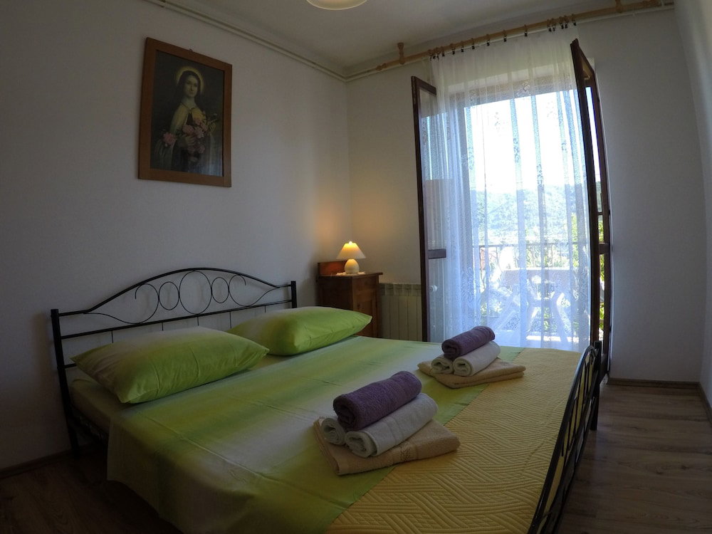 Hotel Antique Apartment With Balcony