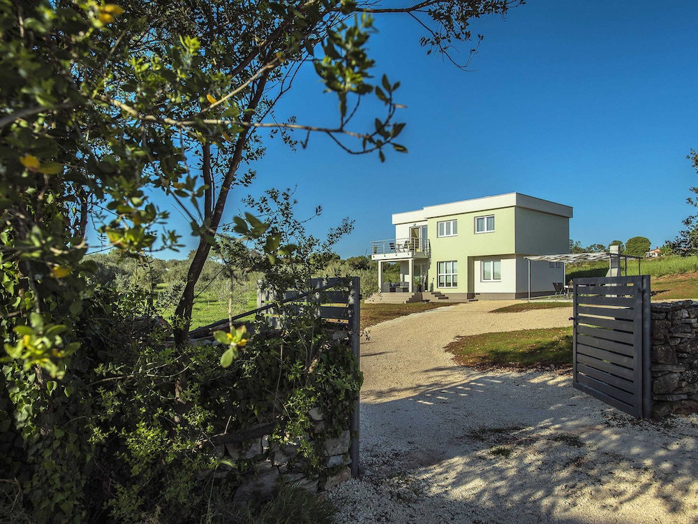 Hotel Comfortable House With Large Garden And Terrace, Near The Beach