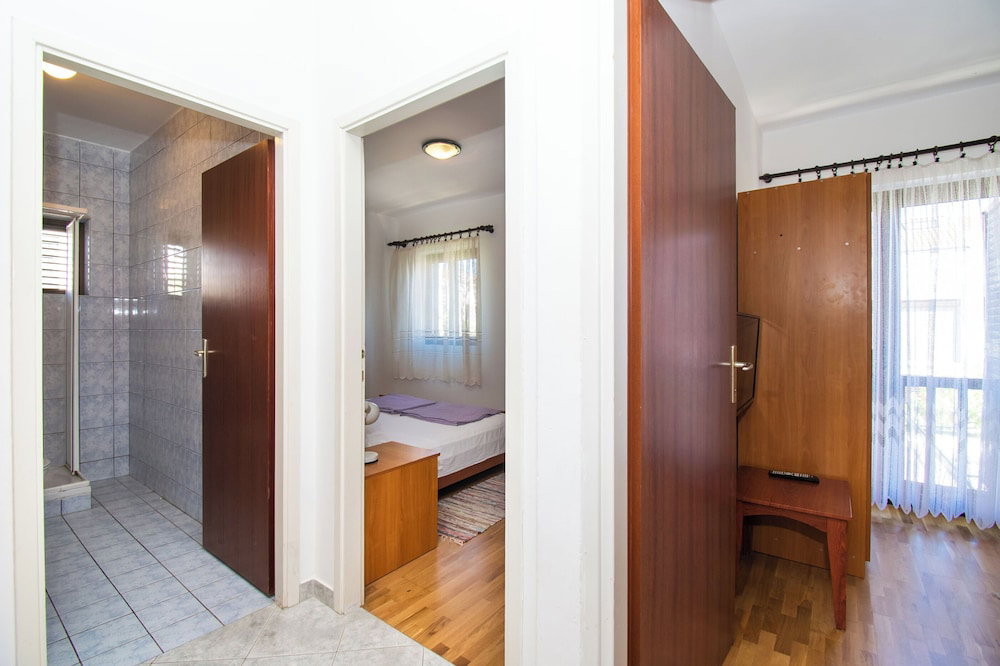 Hotel Apartments Goran Near The Beach