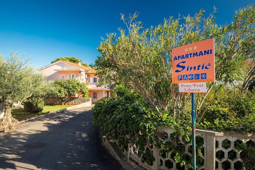 Hotel 1-Bedroom Apartment In Krk - Steps From The Beach!
