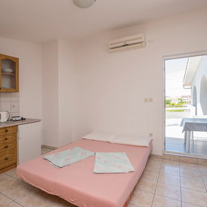 Hotel Apartments Ivan cazare Vir