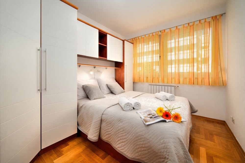 Hotel Cityscape Comfort Apartment With Garage