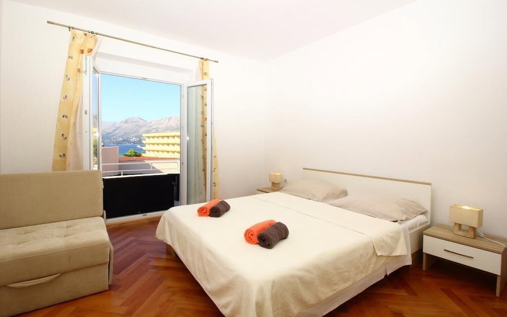 Hotel Apartments Dubreta