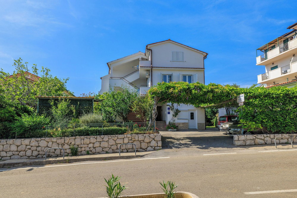 Hotel Apartments Anica J
