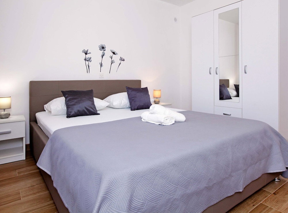 Hotel Apartments Villa Senija