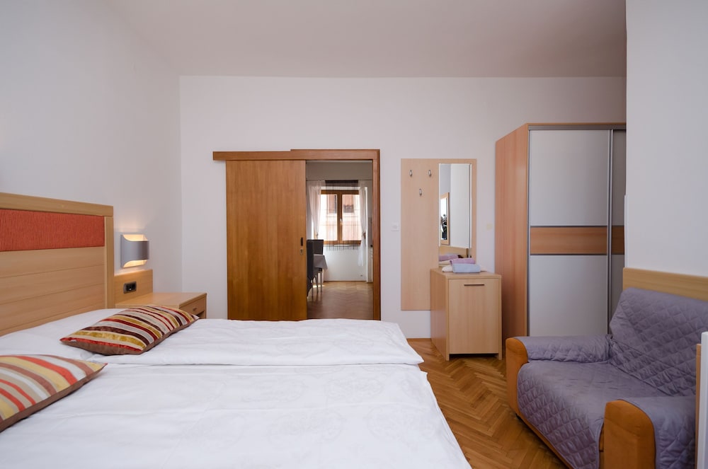 Hotel Apartments Mirjana B