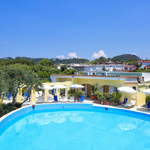 Hotel La Scogliera cazare Forio